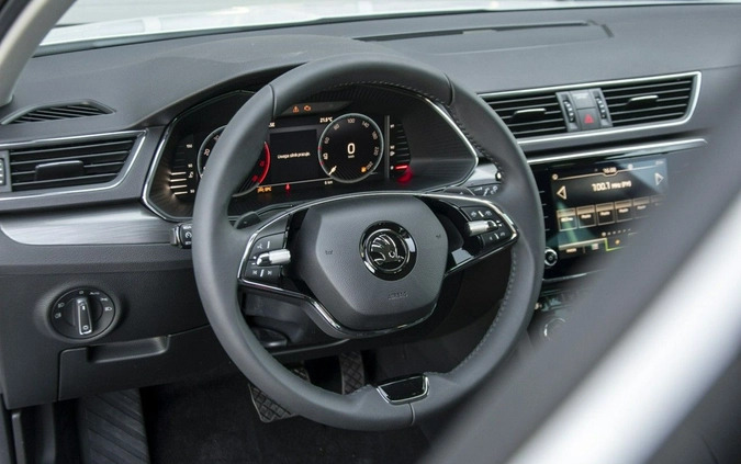 Skoda Superb cena 172000 przebieg: 5, rok produkcji 2024 z Brusy małe 407